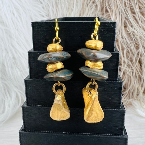 Gorgeous vintage goldtone black stone weighted bohemian pierced earrings